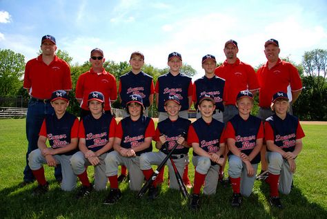 Baseball Pictures Poses Individual, Baseball Team Poses, Baseball Team Photos, Baseball Team Pictures, Baseball Poses, Glamor Shots, Softball Photography, Baseball Pics, Baseball Photography