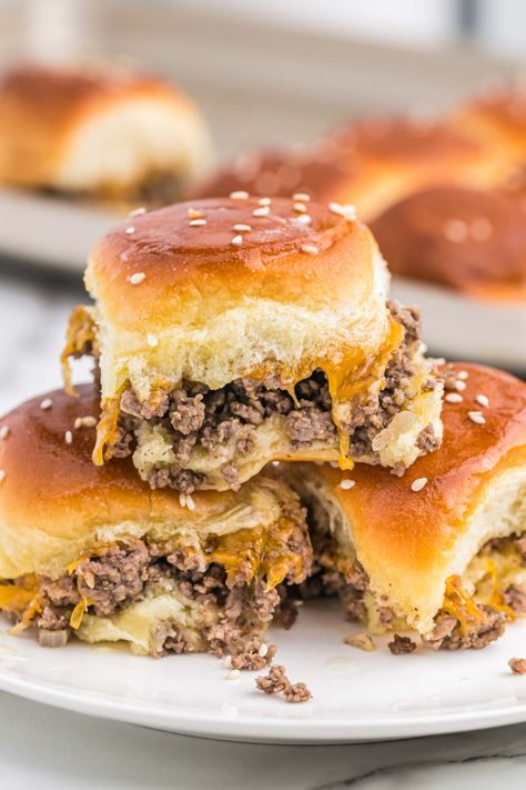 Sliders With Hawaiian Rolls, Baked Cheeseburger, Ground Beef Sliders, Burger Sliders Recipes, Turkey Burger Sliders, Sliders Recipes Beef, Sliders Recipes Hawaiian Rolls, Hamburger Sliders, Mini Cheeseburger