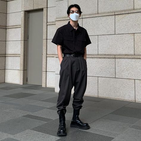 Male Outfits Aesthetic, Korean Outfits Men, Techwear Men, Enby Fashion, Mens Techwear, Boy Outfits Aesthetic, Summer Brown, Boots Outfit Men, Techwear Outfits