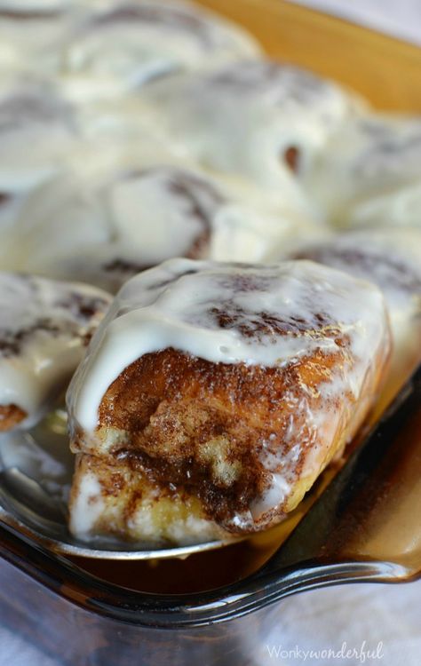 Quick and Easy Cinnamon Rolls made with Sweet Hawaiian Rolls. This cheater breakfast recipe takes less than 30 minutes! Hawaiin Rolls Cinnamon Rolls, Hawaiian Bread Cinnamon Rolls, Hawian Roll Cinnamon Rolls, King Hawaiian Cinnamon Rolls, Kings Hawaiian Cinnamon Rolls, Kings Hawaiian Rolls Recipe Ideas, Hawaiian Roll Cinnamon Rolls, Sweet Hawaiian Rolls, Morning Recipes