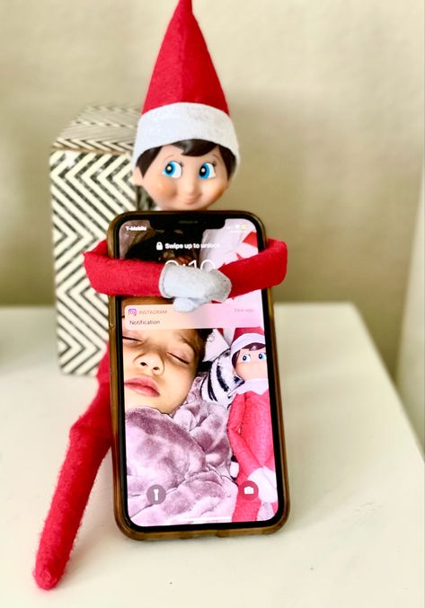 Elf On The Shelf Selfie With Kids, Elf On The Shelf Phone Ideas, Selfie With Elf On The Shelf, Selfie Elf On The Shelf, Elf Selfie With Kid, Elf Selfie, Elf Ideas Easy, Awesome Elf On The Shelf Ideas, Xmas Elf