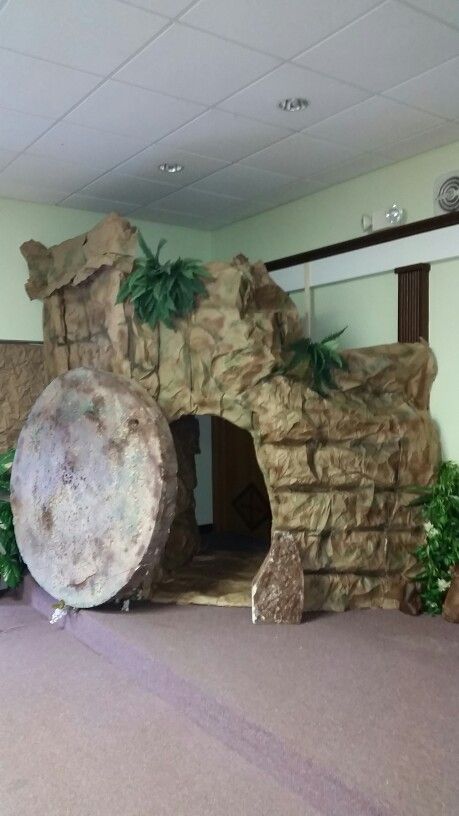 Our church Passion of Christ tomb. Christ Tomb, Pentecost Craft, Easter Tomb, Easter Play, Church Altar Decorations, Easter Board, Fake Rock, Church Easter Decorations, Easy Easter Decorations