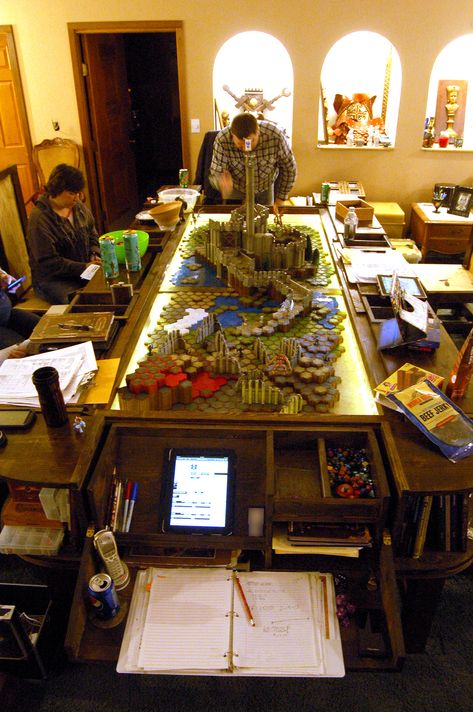 Homemade game table with lighted battlefield Dungeons And Dragons Room, Gaming Table Diy, Gamer Room Diy, Dnd Room, Dnd Table, Rpg Table, Board Game Room, Dragon Table, Nerd Room