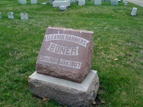 Funny Tombstones Sure To Make You Laugh - Mad Halloween Funny Tombstones, Tombstone Quotes, Tombstone Epitaphs, Funny Halloween Memes, Halloween Gravestones, Scripture For Today, Halloween Memes, Halloween Tombstones, Pinterest Humor