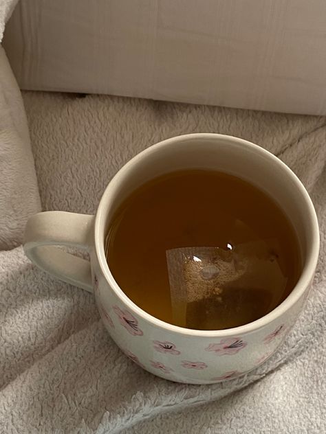 Hot Tea Aesthetic Cozy, Tea Aethstetic, Jasmine Tea Aesthetic, Cozy Self Care Aesthetic, Tea Bag Aesthetic, Cozy Tea Aesthetic, Tea Girl Aesthetic, Tea Aestethic, Thé Aesthetic