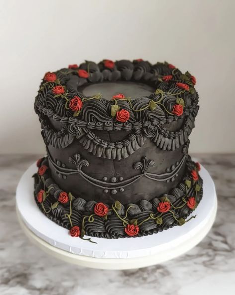 My heart 🖤 I made this black vintage cake for a friend's 20 year work anniversary and was told that it evoked Gun's N' Roses and a piece… | Instagram Gothic Bday Cake, Gothic Cake Designs, Goth 18th Birthday Cake, Black Heart Wedding Cake, Black Rose Cake Birthday, Black Roses Cake, Cake Decorating For Wedding, Gothic Vintage Cake, Red And Black Cake Design