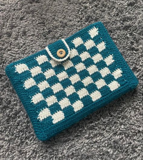 Crochet Laptop Sleeve Aesthetic, Crochet Laptop Covers, Tablet Case Crochet, Crochet Macbook Cover, Crochet Notebook Cover, Laptop Cover Crochet, Crochet Computer Case, Crochet Laptop Cover, Crochet Laptop Sleeve