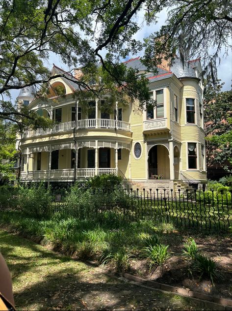 Southern Garden Aesthetic, 90s Southern Aesthetic, Vintage Southern Belle Aesthetic, Southern Us Aesthetic, Wealthy Southern Aesthetic, Southern Money Aesthetic, 60s Southern Aesthetic, 1960s Southern Aesthetic, Southern Mansion Aesthetic