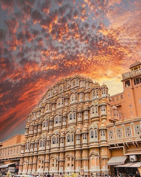 Monument In India, Umaid Bhawan Palace, Jaipur Travel, Hawa Mahal, India Architecture, India Travel Guide, Africa Art, Tourist Places, Most Beautiful Cities