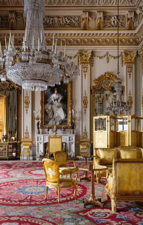 White Drawing Room, Buckingham Palace, by Ashley Hicks Palace Aesthetic, French Country Decorating Bedroom, Buckingham Palace London, London Residence, Palace Interior, French Country Bedrooms, Royal Residence, Country Bedroom, Stately Home