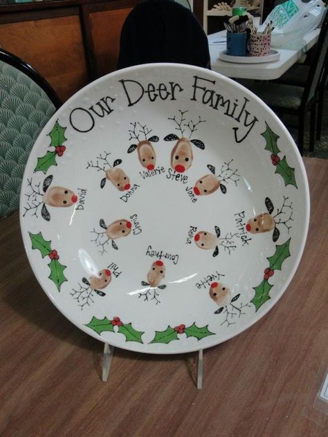 Adorable family Christmas plate Handprint Pottery, Diy Christmas Plate, Handprint Ideas, Christmas Handprint, Fingerprint Crafts, Keepsake Ideas, Plates Diy, Deer Family, Daycare Activities