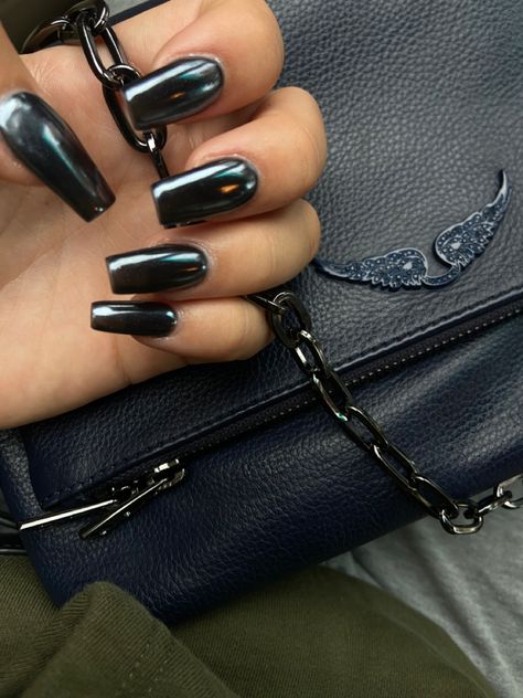 #nails #fallnails #chrome #blackchrome #winternails #trendynails #itgirl #nailideas Black Chrome Square Nails, Dark Crome Nails, Grey And Chrome Nails, Charcoal Chrome Nails, Grey Nails Chrome, Black Chrome Nails Square, Silver Chrome Almond Nails, Dark Coffin Nail Ideas, Black Chrome Nails Coffin