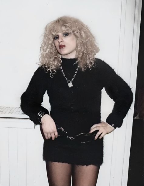 WIL WHEATON dot TUMBLR dot COM Nancy Spungen Makeup, Glam Rock 70s, Chubby Goth, Nancy Spungen, 80s Rock Fashion, 70s Women Fashion, Sid And Nancy, 70s Punk, British Punk