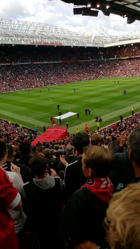 Old Trafford Aesthetic, Footballer Girlfriend, Future Moodboard, Manchester United Old Trafford, Stadium Wallpaper, Aesthetic Wallpaper Lockscreen, Football Aesthetic, Kai Cenat, Aesthetic Old