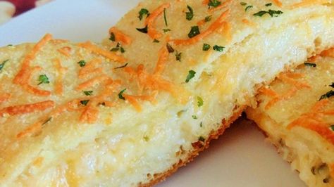 This copycat recipe for easy, breezy bread stuffed with 3 kinds of cheese will appease your late-night cravings for the Domino's(R) version. Cheesy Bread Recipe, Bread Dough Recipe, Chef Ideas, Stuffed Bread, Bread Dishes, Cloud Bread, Cheesy Bread, Copycat Restaurant Recipes, Easy Cheesy