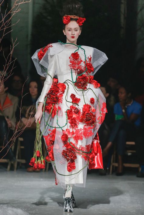 Camp Fashion, Thom Browne, Costume Design, Couture Fashion, Red Flowers, New York Fashion Week, Look Fashion, Runway Fashion, Fashion Art