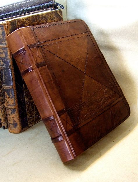 The Most Private Journal of Kepten Pelippé Trueblood Cay An especial accounting of his life and voyages on the Kaleuche. Old Fashioned Journal, Secret Journal, Old Journal, Antique Journal, Vintage Leather Journals, Journal Collection, Diy Buch, Custom Journal, Leather Bound Journal