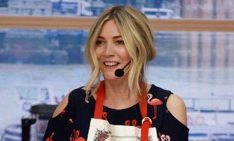 Lisa Faulkner makes the tastiest snack from leftover potato peelings – here's how Homemade Crisps, Lisa Faulkner, Leftover Potatoes, Vegetable Crisps, Homemade Chips, Tv Chefs, Making Mashed Potatoes, Tv Food, Garlic Recipes