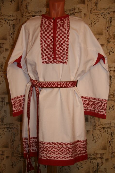 Traditional Russian clothing - red embroidery! Finnish Clothing, Mode Russe, Noble People, Russian Clothing, Half Sleeve Shirts, Red Embroidery, Folk Dresses, Russian Fashion, Boho Tunics