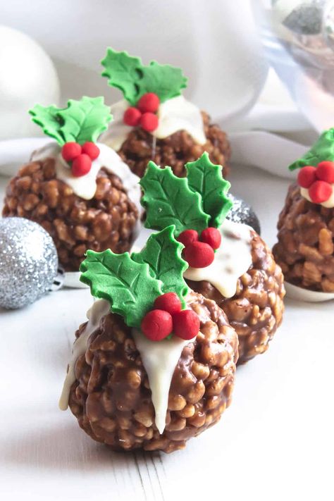 Rice Krispie Christmas, Christmas Classroom Treats, Christmas Puddings, Xmas Treats, Christmas Baking Recipes, Christmas Food Gifts, Corkscrews, Christmas Food Desserts, Xmas Food