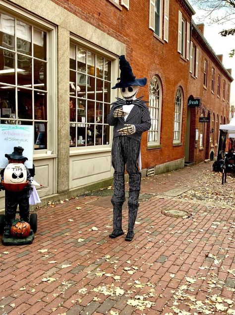 📍Salem, Massachusetts Halloween 🎃 Salem Massachusetts Halloween, Halloween In Salem, Massachusetts Halloween, Decorating For Halloween, Essex Street, Nathaniel Hawthorne, Salem Massachusetts, Salem Oregon, Salem Ma