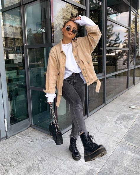 Moda Grunge, Winter Mode Outfits, Doc Martens Outfit, Nails Stiletto, Mode Instagram, Fall Outfits For School, Denim On Denim, Winter Chic, Summer Nature