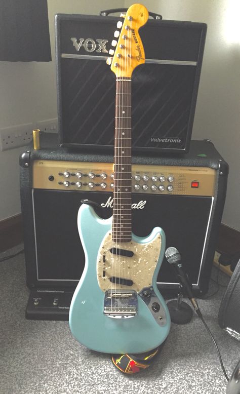 Blue Aesthetic Guitar, Fender Mustang, Surf Guitar, Mustang Guitar, Navy Blue Electric Guitar, Electric Guitar Kits, Blue Fender Guitar, Fender Mustang Guitar, Dark Blue Electric Guitar