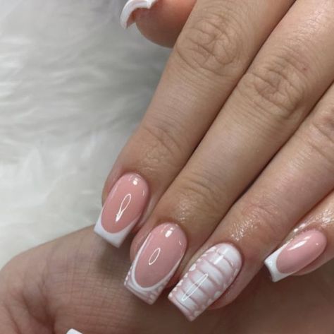 Sorry Square Nails, Nail Inspo For Work, White Snakeskin Nails, Medium Square Gel Nail Designs, White Snake Print Nails, White Biab Nail Designs, Snake Print French Tip Nails, White Snake Skin Nails, Snake Skin Nail Art