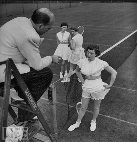 A Blast from the Past: Former Tennis Fashion Ideas for Today ~ Trendy Tennis - Tennis Fashion Blog Old School Tennis, Tennis Magazine, Tennis Graphic, Tennis Photoshoot, Tennis Rules, Tennis Pictures, Tennis Serve, Women History, Tennis Women