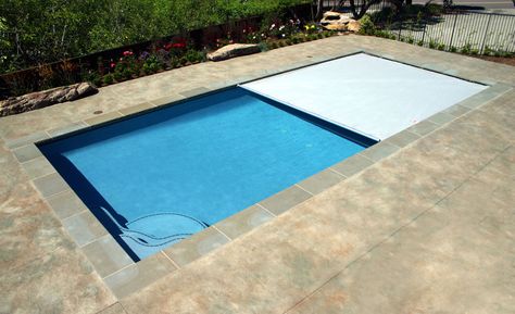 Exactly what I want, including the automatic pool cover!!  Love this simple rectangular design! Retractable Pool Cover, Inground Pool Covers, Pool Safety Covers, Piscina Rectangular, Automatic Pool Cover, Solar Pool Cover, Swimming Pool Safety, Rectangle Pool, Living Pool