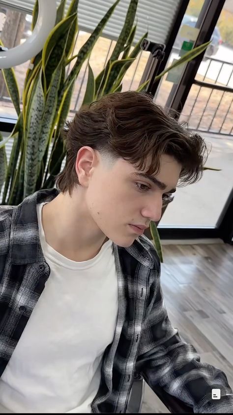 Mens Mullet Haircut, Men Haircut Fade, Middle Part Mullet, Modern Mullet For Men, Low Fade Curly Hair, Mens Haircuts Wavy Hair, Boy Haircut Ideas, 2024 Haircuts, Haircuts For Straight Hair