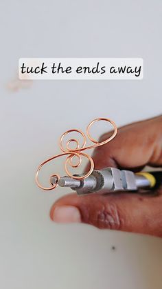 Hammered Wire Jewelry Tutorial, Jewelry Making Tutorials Free, Wire Weaving Tutorial Beginner, Diy Wire Jewelry Tutorials Free Pattern, Wire Wrap Tutorial Free, Minimalist Wire Wrapped Jewelry, Wire Wrapped Earrings Tutorial, Wire Work Jewelry Tutorials, Wire Wrapped Jewelry Tutorials Free