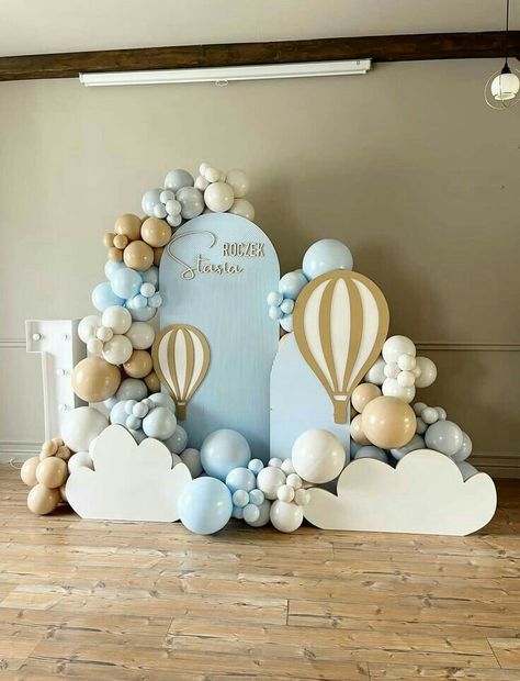 Hot Air Balloon Party Theme, Baby Shower Themes For Boys, Decoration Buffet, Birthday Party Props, Hot Air Balloon Party, Baby First Birthday Cake, Baby Birthday Decorations, Baby Boy 1st Birthday Party