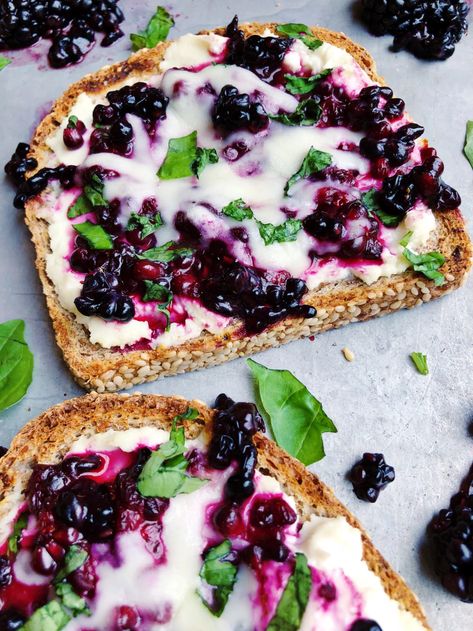 Honey Goat Cheese, Cheese Toast, Cheese Dishes, Toast Recipes, Snack Time, Trader Joes, So Sweet, Goat Cheese, Blackberry