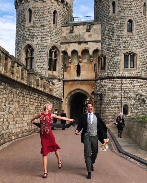 Princess Eugenie Wedding, Royal Lodge Windsor, Royal Wedding Aesthetic, Inside Windsor Castle, Lady Kitty Spencer, Olympia Of Greece, Eugenie Wedding, St Georges Hall, Lady Kitty