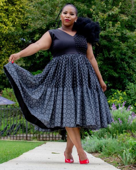 The Silondiwe Shweshwe Dress ❤💓 Seshoeshoe Designs, Pedi Dresses, Shweshwe Dresses Patterns, Dress For Chubby, Posh Fashion, African Traditional Wear, African Hats, Shweshwe Dresses, African Designs