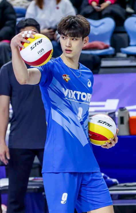 Volleyball Photography, Volleyball Wallpaper, Volleyball Uniforms, Mens Volleyball, Volleyball Player, Handsome Asian Men, Volleyball Outfits, Volleyball Team, Volleyball Players