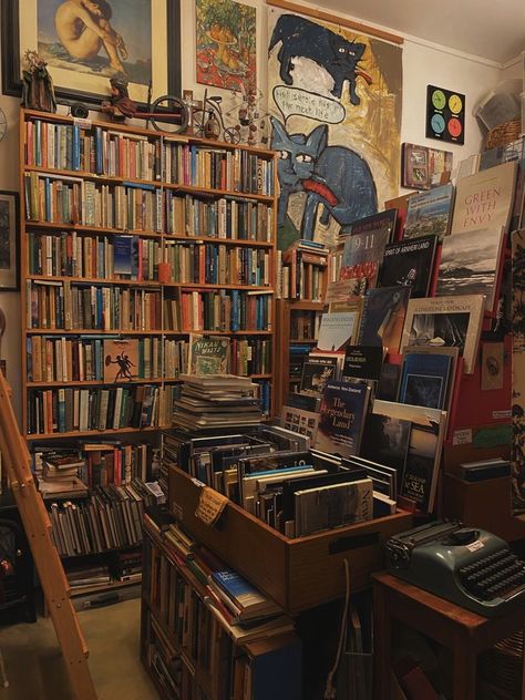 Cosy Bookshop Aesthetic, Bookstore Worker Aesthetic, Old Book Store Aesthetic, Old Bookshelf Aesthetic, Cosy Bookshelf, Cozy Bookshop Aesthetic, Classic Novels Aesthetic, Bookstores Aesthetic, Old Bookstore Aesthetic