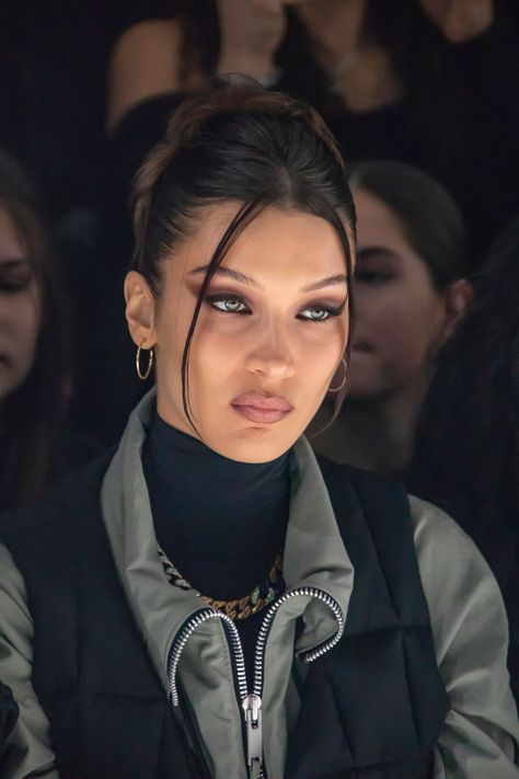 Jan 16, 2020 Bella Hadid Makeup, Bella Hadid Aesthetic, Bella Hadid Outfits, Smink Inspiration, Bella Hadid Style, Makijaż Smokey Eye, Hadid Style, Grunge Hair, Bella Hadid