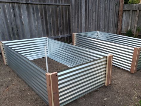 Metal Raised Beds, Raised Beds Diy, Taman Diy, Metal Garden Beds, Beds Diy, Metal Raised Garden Beds, Vegetable Garden Raised Beds, Building A Raised Garden, Diy Raised Garden