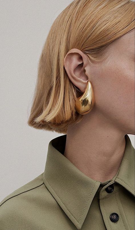 Bottega veneta earrings Chunky Gold Hoop Earrings, Moda Punk, Chunky Earrings, Golden Earrings, Dope Jewelry, Jewelry Photography, Gold Drop Earrings, Gold Fashion, Ear Jewelry