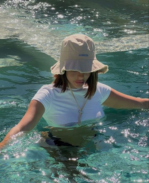 Jaquemus Hat, Jacquemus Bucket Hat, Aesthetically Pleasing Pictures, Girl Goals, Sharm El Sheikh, Summer Lookbook, Luxury Aesthetic, Corfu, European Summer