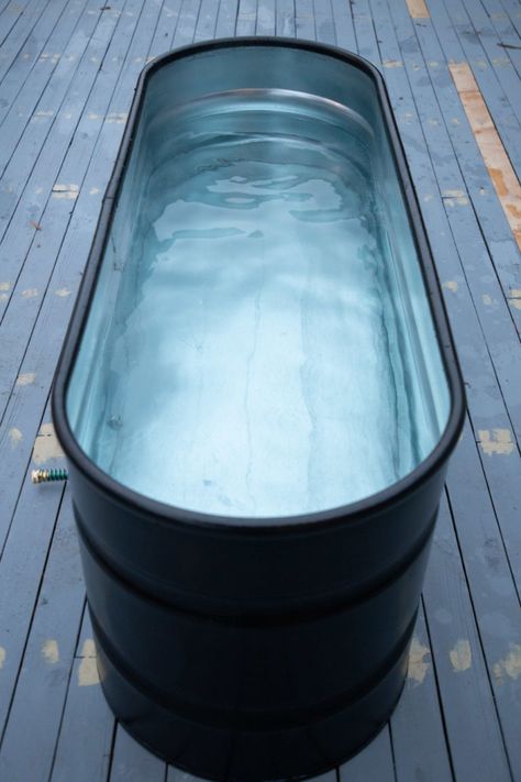 Metal Hot Tub Ideas, Trough Ice Bath, Stock Tank Outdoor Bathtub, Stock Tank Bathtub Diy Bathroom, Metal Hot Tub, Outside Tub Ideas, Home Made Hot Tub, Diy Hot Tub Homemade, Stock Tank Hot Tub Diy