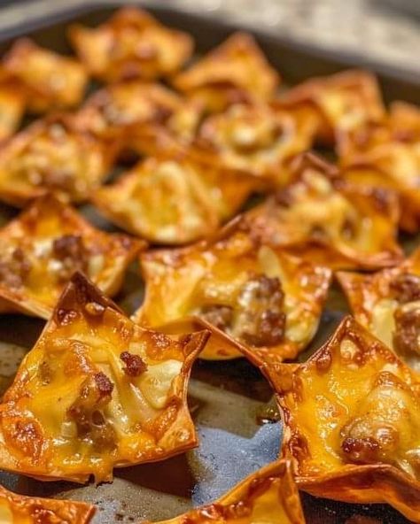 Wonton Appetizers, Best Appetizers Ever, Finger Sandwich, Crispy Wonton, Wonton Cups, Wonton Recipes, Sausage Bake, Appetizers Easy Finger Food, Best Appetizer Recipes