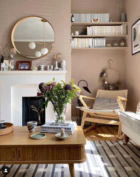 Beautiful Rooms Painted in Farrow and Ball's Dead Salmon - Kerry Villers Dead Salmon Farrow And Ball, Dead Salmon, Farrow Bal, Living Room Wall Color, Room Wall Colors, Rooms Ideas, Farrow And Ball, Kitchen Decorating, Decoration Inspiration