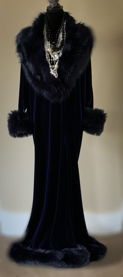 Black Dress With Fur Shawl, Outfits For The Cold, Fur Clothes, Burlesque Outfit, 1920's Style, Fur Dress, Robe Hook, Dita Von Teese, 1920s Fashion