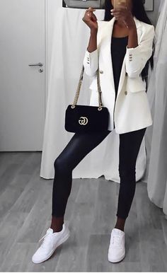 White Blazer Outfits, Style Année 80, Look Legging, Mode Chic, Cooler Look, Ținută Casual, Modieuze Outfits, Blazer Outfits, Casual Winter Outfits