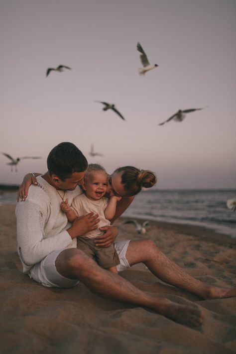 Mom And Son Beach Pictures, Family Vacation Aesthetic, Beach Holiday Photos, Strand Shoot, Beach Photoshoot Family, Family Beach Session, Fam Photos, Photo Voyage, Fam Pics