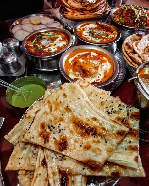 Food Lover Aesthetic, Food Cravings Aesthetic, Khana Khajana, Indian Fast Food, Delicious Food Image, Appetizer Board, Indian Food Photography, Food Snap, Vegetarian Fast Food