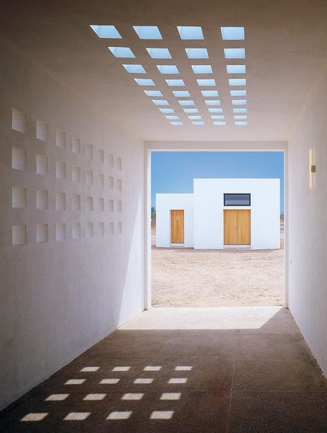 La deconstrucción minimalista de Guilhem Eustache 9 Cheap Building Materials, Contemporary Building, Moroccan Homes, Magical Home, Property Design, Desert Homes, Design Milk, Pool House, Contemporary Architecture